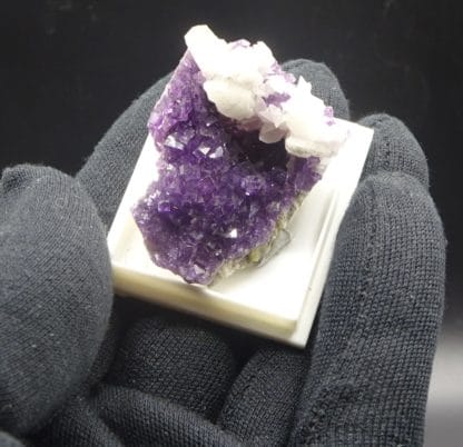 Calcite blanche sur Fluorite violette, mine de Fontsante, Var.