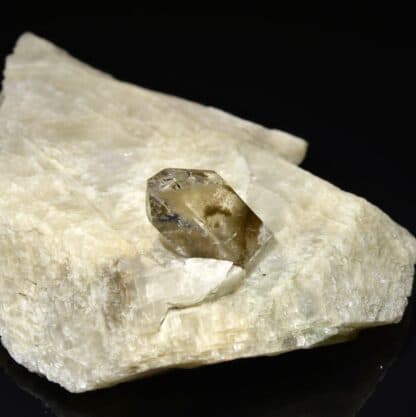 Quartz à fantôme sur calcite, Col du Lukmanier, Suisse.