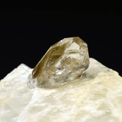 Quartz à fantôme sur calcite, Col du Lukmanier, Suisse.