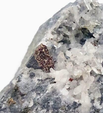 Arsendescloizite et quartz, Tsumeb, Namibie.