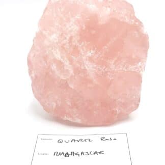 Bloc massif de quartz rose, Madagascar.