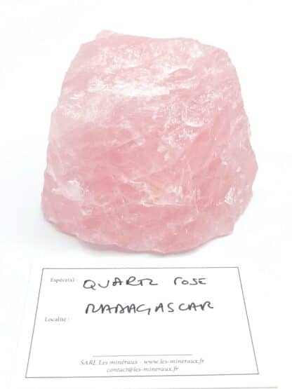 Bloc massif de quartz rose, Madagascar.