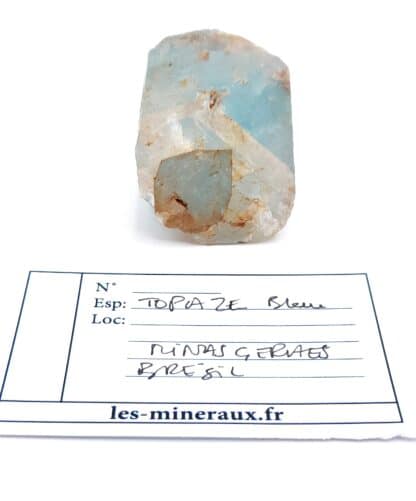 Grand cristal de topaze bleue de couleur soutenue, aux faces et arrêtes bien dessinées du Minas Gerais au Brésil.