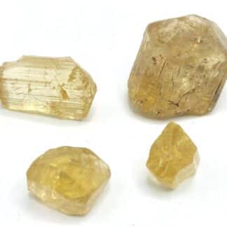 Scapolite, (lot de 4 cristaux), Région d’Arusha, Tanzanie.