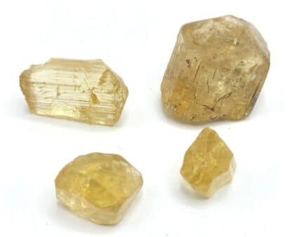 Scapolite, (lot de 4 cristaux), Région d’Arusha, Tanzanie.