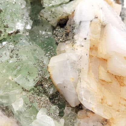 Fluorite verte et pyrite, El Hammam, Maroc.