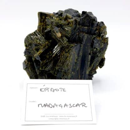 Cristaux d'Epidote provenant de Madagascar.