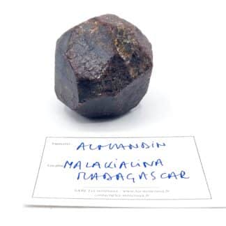 Cristal de grenat Almandin, Malakialina, Madagascar.