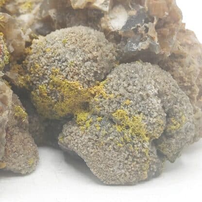 Pyromorphite, Quartz, Calcédoine, Mine de La Place, Alligny-en-Morvan, Nièvre.