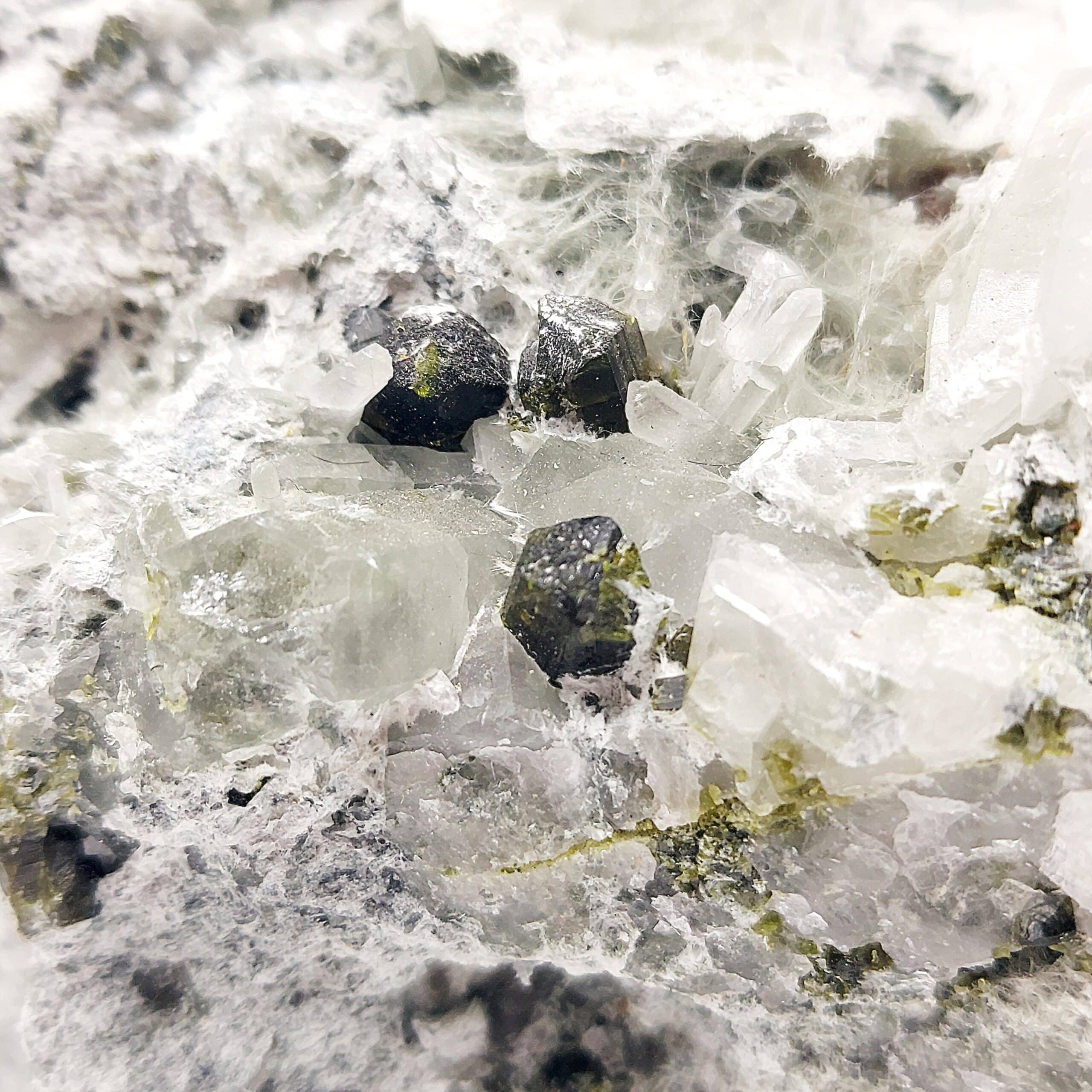 Epidote et Quartz, Carrière de Trapp, Raon L’Etape, Vosges.