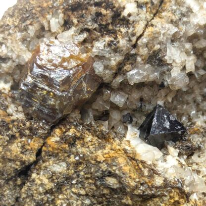 Magnétite & Anatase, Lercheltini (Lärchultini), Binntal, Valais, Suisse.