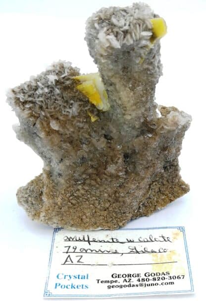 Wulfénite et Calcite, the 79 Mine, Chilito, Arizona, USA.