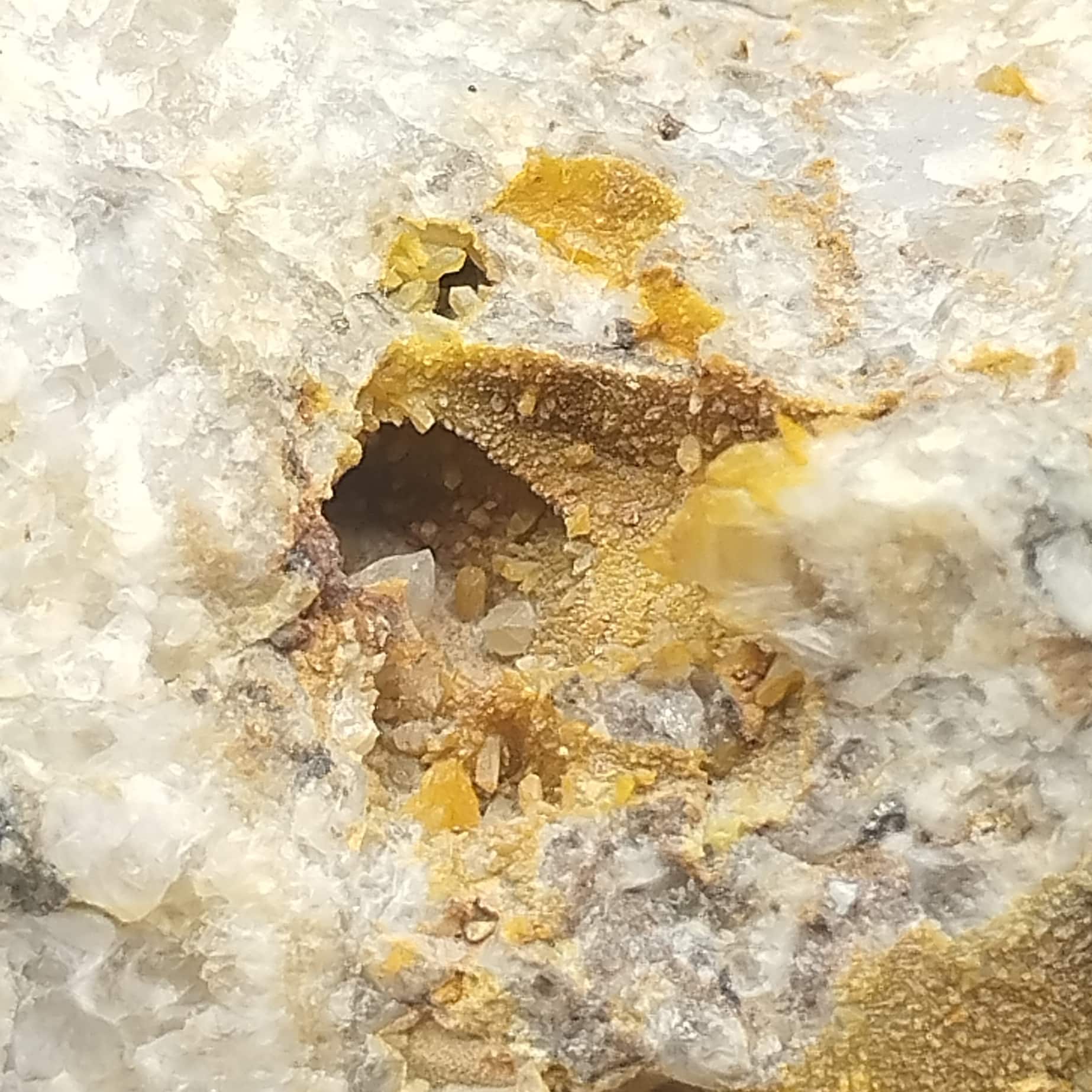 Wulfénite & Pyromorphite, La Verrière, Rhône.