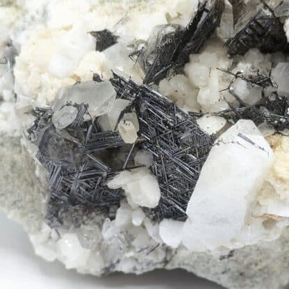 Rutile (Sagénite), Dolomite, Calcite & Quartz, Obergesteln, Valais, Suisse.